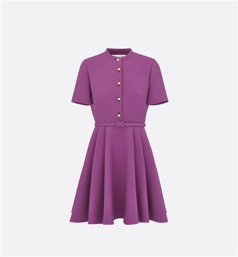 robe en fourreau en satin de soie lilas dior|Robe courte ceinturée Laine et soie violettes .